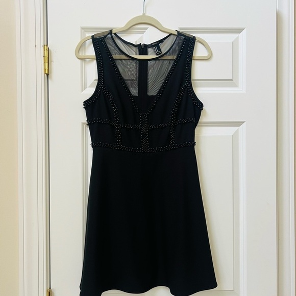Forever 21 Dresses & Skirts - Elegant Forever21 medium Black Sleeveless Dress